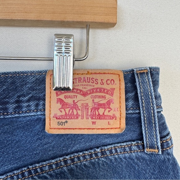 Levi’s 501 Womens Cutoff Denim Shorts Blue Sz 33 Casual Summer High Waist Beach - Picture 9 of 9